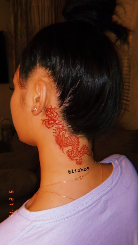 -`pinterest: mayaxxgarcia´- Red Dragon Tattoo, Red Tattoo, Neck Tattoos Women, Snakebites, Black Girls With Tattoos, Inspiration Tattoos, Red Ink Tattoos, Hand Tattoos For Women, Dope Tattoos For Women