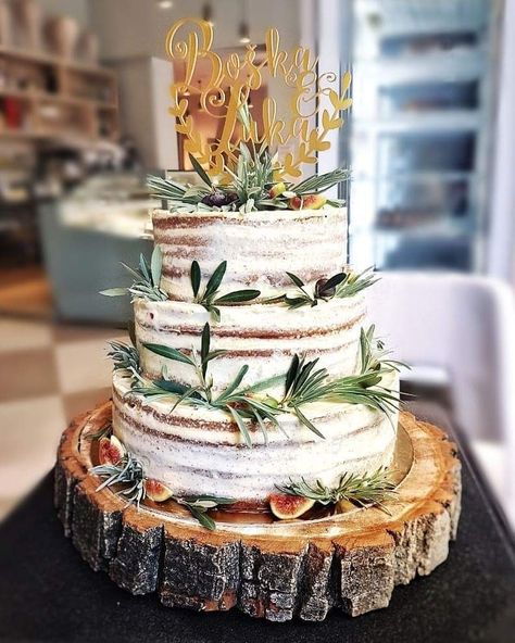 Olive Branch Cake Decor, Wood Effect Wedding Cake, Cake Stand Wood, Wedding Cake On Wood Slice, Wooden Slice Cake Stand, Rustic Wood Cake Stand, Wooden Log Cake Stand, Wood Cake Stand Wedding, Tree Trunk Cake