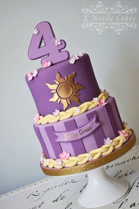 Rapunzel Theme Cake Design, Tangled Smash Cake, Simple Rapunzel Cake, Repunzal Birthday Cake Ideas, Tangled Birthday Party Cake, Repunzle Birthday Decoration, Rapunzel Birthday Cake Simple, Tangled Cake Ideas, Tangled Cake Rapunzel