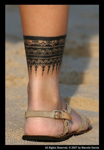 Tattoo Bein Frau, Tato Geisha, Ankle Band Tattoo, Tato Maori, Tattoo Band, Ankle Tattoo Designs, Maori Tattoos, Band Tattoos, Tato Henna