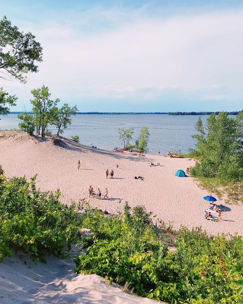 Sandbanks Provincial Park is home to impressive sand dunes, white-sand beaches and scenic walking trails. It's a Caribbean-like oasis and ideal bea... Sandbanks Provincial Park, Pinery Provincial Park Ontario, Sandbanks Ontario, Ontario Camping, Ontario Provincial Parks, Ontario Road Trip, Uk Nature, Newfoundland Travel, Canadian Road Trip