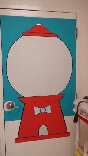 Bubble Gum Bubble Gum Decorations, Gumball Machine Bulletin Board, Bubble Gum Bulletin Board Ideas, Candy Bulletin Boards, Bubble Gum Machine Craft, Candyland Classroom, Kindergarten Door, June Art, Learning Centers Preschool