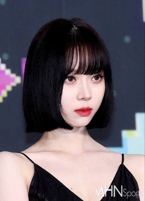 Kpop Hair Color, Classic Bob Haircut, Short Hair Black, Kpop Hair, Winter Instagram, Black Bob, Winter Shorts, Black Hair Kpop, Aespa Winter