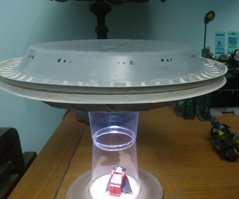 Ufo Lamp, Coops Diy, Alien Spaceship, Diy Costumes Kids, Amazing Food Art, Diy Skirt, Diy Chicken Coop, Space Party, Diy Hat