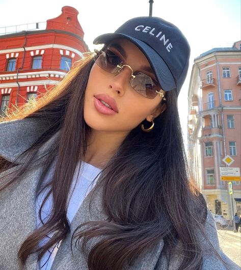 zaripova.u on ig #cap #celine #celinecap #sunglassesstyle #sunglassesfashion #sunglasseslover #longhairstyle #darkhairstyles #healthyhair #naturalmakeup #everydaymakeup #minimaliststyle #casualchicstyle Celine Cap Outfit, Celine Cap, Tokyo Outfits, Business Girl, Luxury Couple, Cap Outfit, Cap Style, Cap Fashion