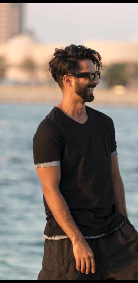 Sahid Kapoor Images, Shaid Kappor, Shahid Kapoor Hairstyle, Kohli Wallpapers, Virat Kohli Wallpapers, Beard Style, Beard Look, Men Haircut, Shahid Kapoor