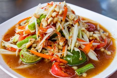 Vegetarian Thai Food Guide For Thailand Tourists | Inditales Thailand Food Recipes, Tai Food, Thai Food Dishes, Vegetarian Thai Recipes, Food Thai, Vegetarian Thai, Best Thai Food, Green Papaya Salad, Thai Foods