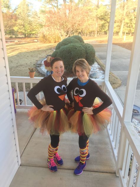 Turkey Trot Tutu, Dress Like A Turkey Day, Dress Like A Turkey, Thanksgiving Running Costume, Diy Turkey Trot Costume, Thanksgiving Dress Up Ideas, Turkey Trot Costume Ideas, Turkey Run Outfit, Turkey Costume Women