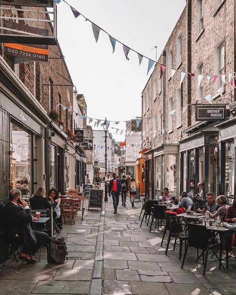 Secret London on Instagram: “Angel is the best part of London. Discuss. (📸 by @postcardsbyhannah) #mysecretlondon” Islington London, London Lifestyle, London Baby, London Summer, Kingdom Of Great Britain, England Fashion, London Calling, London Love, England Uk