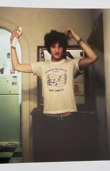 Nick Valensi, '02 The Strokes Nick Valensi, The Strokes Outfit, Indie Guy, Nick Valensi, Julian Casablancas, The Strokes, I Love My Wife, Almost Famous, Man Crush