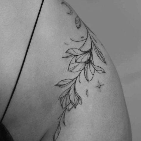 Side Of Buttcheek Tattoo, Little Tattoos For Women, Moutain Tattoos, Female Physique, Floral Hip Tattoo, Flower Hip Tattoos, Exotic Tattoos, Tattoo Pierna, Wrap Around Tattoo