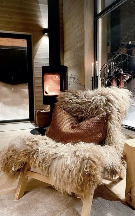 Ski Home Interior Design, Southwestern Lodge Living Room, Aspen House Interiors, Ski Lodge Aesthetic Interior, Cozy Lodge Living Room, Aspen Homes Interior, Ski Lodge Interior Design, Glam Cabin, Modern Lodge Decor