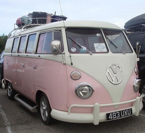 Pretty in pink | ReCamp Combi Hippie, Vw Kampeerwagens, Vw Minibus, Kombi Home, Car Things, Combi Volkswagen, Combi Vw, Vw Vintage, Vw Bugs