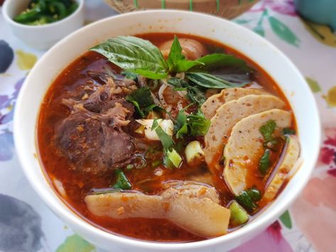 Instant Pot Recipes Vietnamese, Instant Pot Noodles, Vietnam Recipes, Soup Vietnamese, Vietnamese Recipes Chicken, Spicy Beef Noodle Soup, Bun Bo Hue, Easy Vietnamese Recipes, Noodle Soups