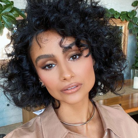 Nazanin Mandi, Eyelash Separator, Classic Glam, Brow Kit, Nude Lip, Head Hair, Foundation Brush, Shiny Hair, Selfie Poses