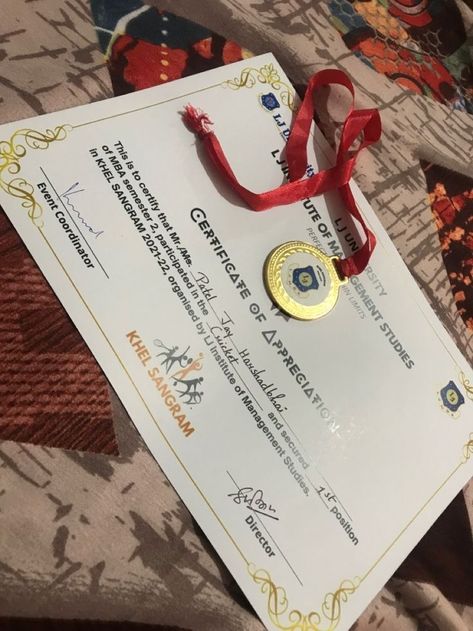 Medals And Certificates Aesthetic, School Award Certificates, Academic Awards, School Awards, Vision Board Goals, Certificate Of Appreciation, Vision Board Manifestation, Shadow Photos, Academic Motivation