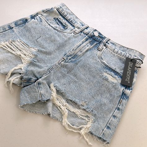 Blank Nyc The Barrow Women’s Vintage High Rise Shorts Distressed Ripped Size 27 T High Rise Jean Shorts, Rome Outfits, Girly Girl Outfits, Shorts Outfits Women, White Denim Shorts, High Rise Denim Shorts, Blank Nyc, Cut Off Jeans, Cute Jeans