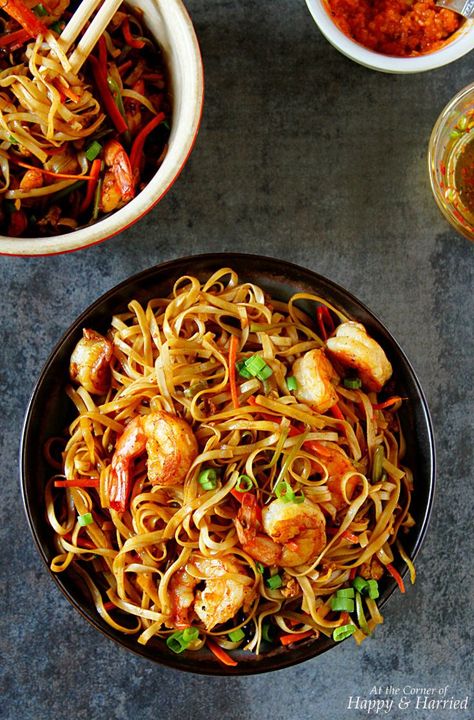 Shrimp Hakka Noodles | Happy and Harried Noodles Spicy, Hakka Noodles, Asian Noodle Recipes, Cooking Advice, Asian Noodles, Spicy Shrimp, Asian Inspired Recipes, Asian Flavors, Oyster Sauce