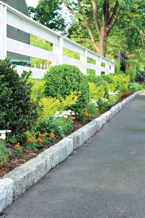 Adding a neat row of Belgian block stones to each side of an asphalt driveway will boost its curb appeal while also providing a clear visual aid as you back out or pull in Extending Driveway Ideas, Asphalt Driveway Ideas, Driveway Border, Garden Landscaping Design Ideas, Belgian Block, Driveway Edging, Driveway Entrance Landscaping, Asphalt Driveway, Gravel Driveway