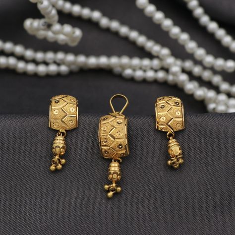 Pendal Buti Set Gold, Pendal Set Design In Gold, 2 Grams Gold Earrings Designs, Gold Pendant Earrings, Gold Lockets, Gold Pendent, Neck Pieces Jewelry, Churidar Designs, Modern Gold Jewelry