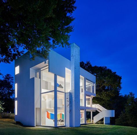 Image 13 of 26 from gallery of AD Classics: Smith House / Richard Meier & Partners. Photograph by Mike Schwartz Richard Meier Architecture, Douglas House, Barcelona Museum, Peter Eisenman, Lebbeus Woods, Daniel Libeskind, Steven Holl, Richard Meier, Louis Kahn