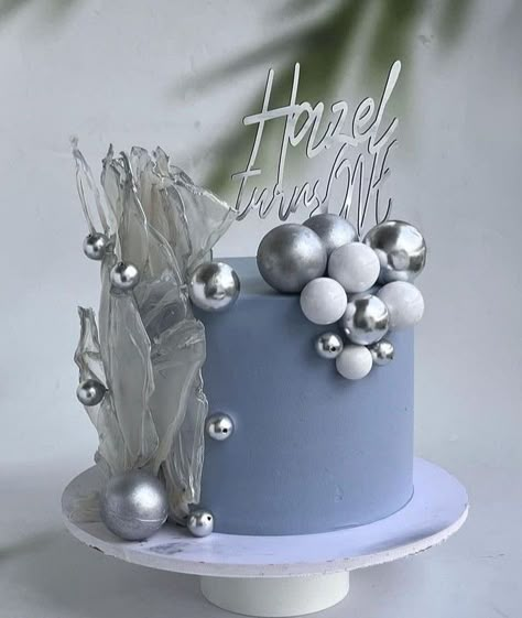 Grey Cake Birthday For Men, Elegant Birthday Cakes For Women Classy, Men’s Birthday Cake, Blue And Silver Cake, Gray Cake, Latest Birthday Cake, Golden Birthday Cakes, Cake Design For Men, Modern Birthday Cakes