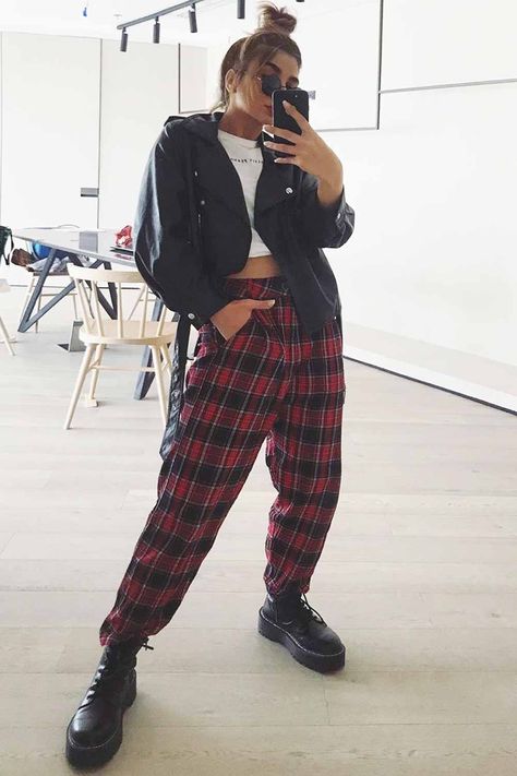 Plaid pants outfit ideas, anything from high waisted to grunge looks is  covered! #plaidpants #pants #outfit #fashion#printedtshirt #redpants Red Plaid Pants Outfit, Plaid Leggings Outfit, Plaid Jacket Outfit, Green Top Outfit, Red Plaid Pants, Plaid Pants Outfit, Houndstooth Pants, Black Cami Top, Flannel Pants