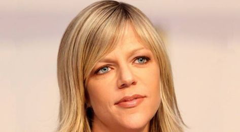 Kaitlin Olson Kaitlin Olson, Kristen Wiig, Reconstructive Surgery, Bra Cup Sizes, Hair Color Blue, Famous Americans, Bra Cups, Blue Hair, Body Measurements