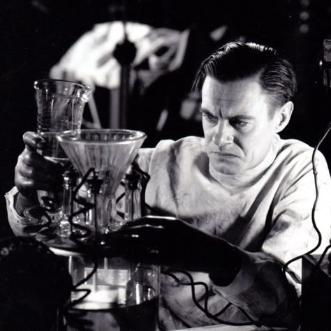 Frankenstein Scientist, Aesthetic Frankenstein, Doctor Frankenstein, Old Scientist Aesthetic, Mad Scientist Frankenstein, Frankenstein Asthetic, 1920s Scientist, Mad Scientist Pose, Dr Frankenstein Aesthetic