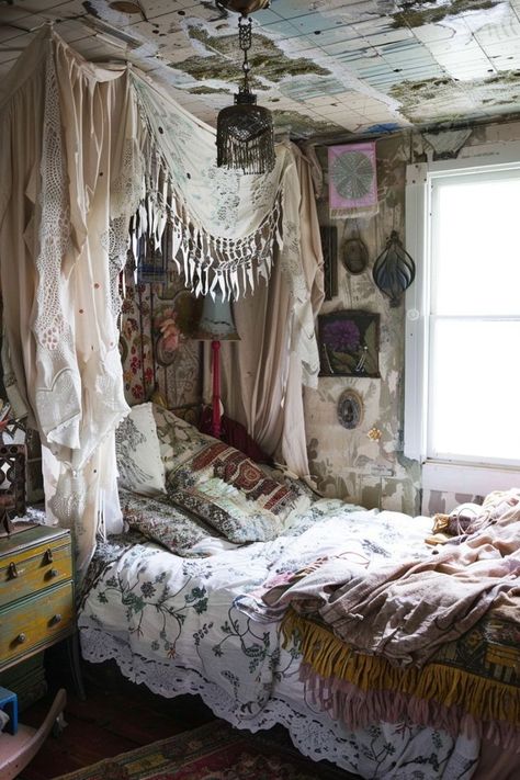 Bed Canopy Aesthetic, Canopy Aesthetic, Canopy Bed Aesthetic, Boho Glam Bedroom, Cozy Textiles, Boho Bedroom Design, Bedroom Ideas Inspiration, Boho Bedroom Ideas, Boho Style Bedroom