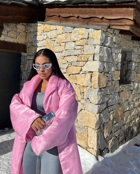 kefilwe mabote on IG. Casual Chic Street Style, It Girl Energy, Glitter Photography, Girl Energy, Winter Pins, Outfit Ideas Winter, Winter Fit, Soft Girl Aesthetic