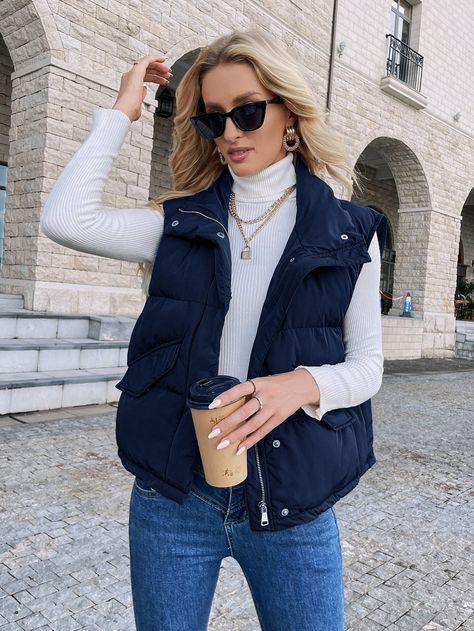 Navy Blue Jacket Outfit, Sleeveless Puffer Jacket Outfit, Puffer Jacket Outfit Women, Navy Jacket Outfit, Sleeveless Jacket Outfit, Blue Vest Outfit, Winter Vest Outfits, Gilet Outfit Women, Puffy Vest Outfit