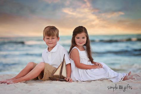 Sibling Beach Pictures, Picture Poses Beach, Beach Photoshoot Family, Beach Pic Ideas, Beach Pictures Kids, Beach Family Photography, Beach Photography Family, Beach Photo Shoot, Beach Photo Ideas