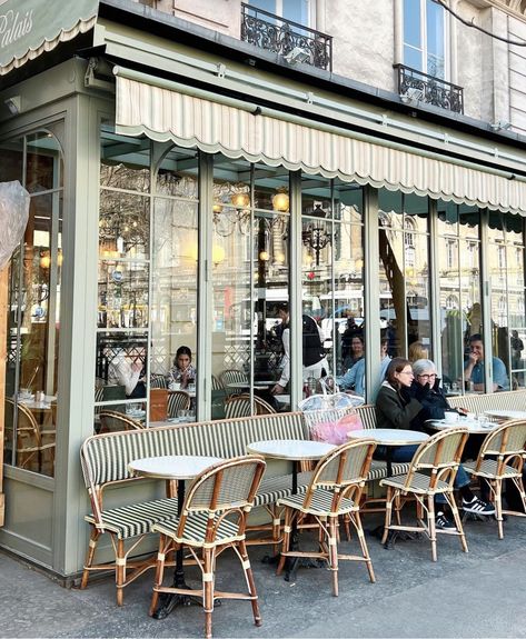 French Aesthetics, Reception Counter Design, Wellness Boutique, European Cafe, Restaurant Design Inspiration, English Pub, Shop Facade, Cafe Seating, Old Mansion