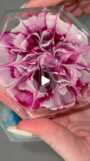 Resin Flower Coasters, Diy Resin Tutorial, Diy Resin Flowers, Diy Resin Coasters, Working With Resin, Coasters Resin, Amazing Resin, Resin Art Supplies, How To Make Resin