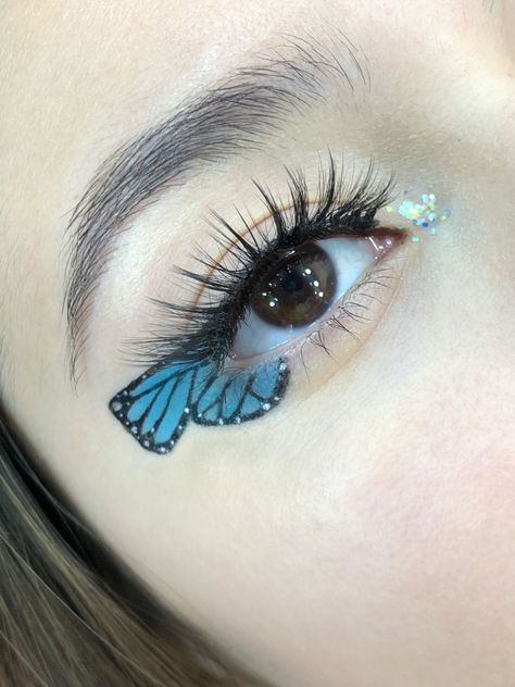 Make Up Mariposa, Butterfly Eyes, Butterfly Makeup, Simple Eye Makeup, Creative Eye Makeup, Creative Eye, Blue Butterfly, Makeup Lover, Maquillaje De Ojos