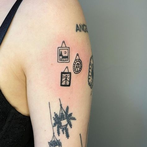 Small Retro Tattoo, Retro Style Tattoo Ideas, Interior Design Tattoo Ideas, Furniture Tattoo Design, Hour Tattoo, Tattoo Ideas Sentimental, Super Cool Tattoos, Long Filler Tattoo, Crafty Tattoo