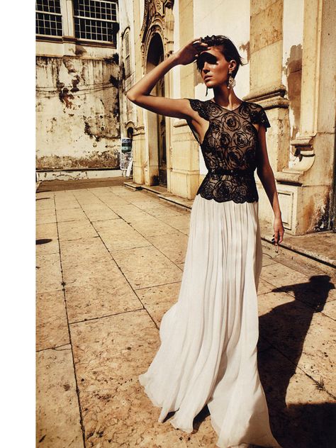 Alison Nix by Rennio Maifredi for Marie Claire Italia April 2012 Street Mode, Black And White Outfit, White Maxi Skirts, Victoria Secrets, Black Lace Tops, Moda Vintage, Beautiful Skirts, Gorgeous Gowns, Looks Style