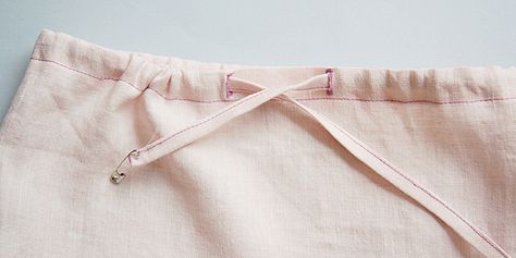 Sewing Glossary: How To Add A Drawstring To A Waistband Tutorial Waistband Tutorial, Skirt Ideas, Sewing Machine Reviews, Sewing Essentials, Drawstring Neckline, Seam Ripper, Sewing Tips, How To Sew, Sewing Basics