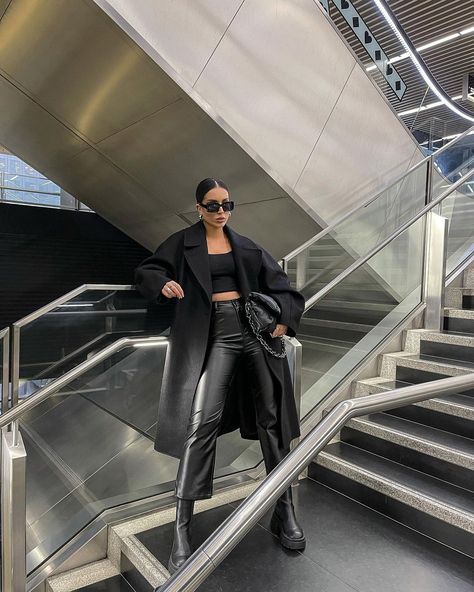 Ivona Zupet, January 22, Black On Black, Mood Board Fashion, Insta Photo Ideas, Fashion Poses, Looks Vintage, Black Aesthetic, Aesthetic Outfits