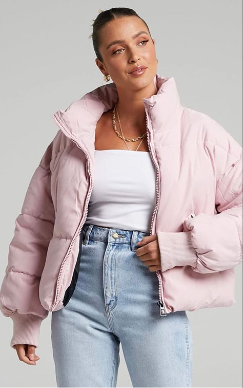 Cropped puffer jacket outfit