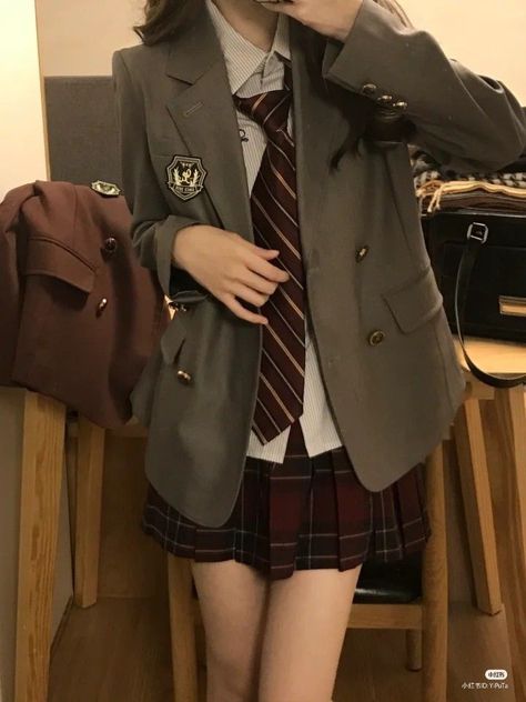 Pretty School Uniforms, Brown School Uniform, Dark Academia Uniform, Brown Uniform, Academy Uniforms, School Uniform Fashion, School Uniform Outfits, Anime School, Fashion Kawaii