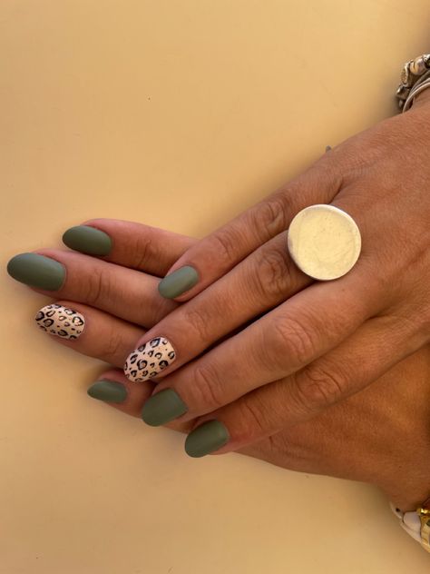 Sage Green Leopard Nails, Green And Lepord Nails, Green And Animal Print Nails, Khaki And Gold Nails, Safari Nails Designs Green, African Safari Nails, Safari Inspired Nails, Neutral Leopard Nails, Leopard Nails Matte