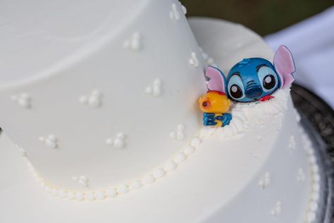 Stitch Theme Wedding, Lilo And Stitch Wedding Theme, Stitch And Angel Wedding, Stitch Wedding Cake, Stitch Wedding Ideas, Lilo And Stitch Wedding, Lilo And Stitch Beach, Hidden Mickey Wedding, Lilo And Stitch Cake