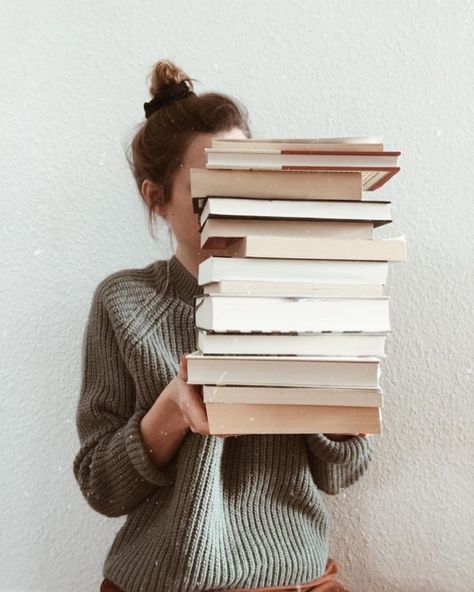 Book Photography Instagram, Bookstagram Inspiration, Book Instagram, Instagram Ideas Photography, Portrait Photography Poses, Photography Poses Women, Trik Fotografi, Instagram Photo Inspiration, Branding Photoshoot