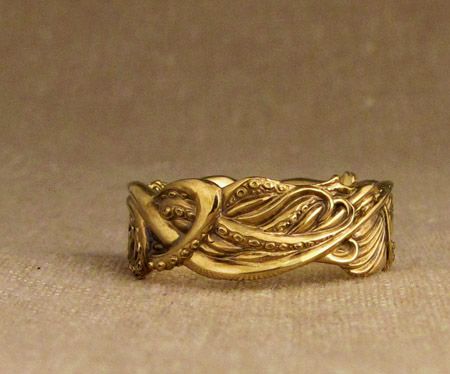 Cheyenne Weil: 18K hand-carved squid ring Squid Inspired Fashion, Octopus Engagement Ring, Scorpion Gold Ring, Slytherin Jewelry, Tentacle Ring, Squid Jewelry, Squid Rings, Rivet Jewelry, Flower Vines