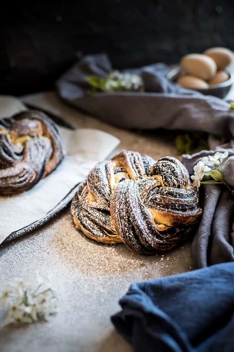 CHOCOLATE CHALLAH BREAD RECIPE Chocolate Challah, Wreath Bread, Challah Bread Recipe, Polish Dishes, Bread Wreath, Challah Bread Recipes, Pinterest Food, Meals Of The Day, Challah Bread