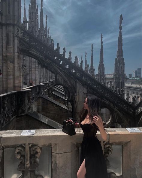 Dark Feminine Aesthetic, Future Lifestyle, Rome Travel, Instagram Photo Inspiration, City Aesthetic, Insta Photo Ideas, Travel Inspo, Travel Aesthetic, Model Poses