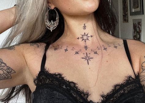 Throat Tattoo, Neck Tattoos Women, Bone Tattoos, Chest Tattoos For Women, Chest Piece Tattoos, Collar Bone Tattoo, Discreet Tattoos, Tattoo Feminina, Aesthetic Tattoo