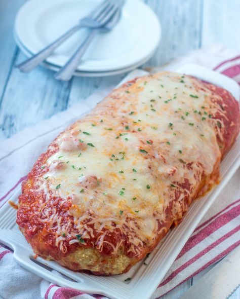 What happens when you combine two classic dinner entrees into something new and different? Deliciousness, that's what! This is part meatloaf, part chicken Parmesan and all delicious! Chicken Parm Meatloaf, Ground Chicken Meatloaf, Chicken Parmesan Meatloaf, Chicken Loaf, Parmesan Meatloaf, Chicken Meatloaf, Ground Chicken Recipes, Best Meatloaf, Meatloaf Recipe